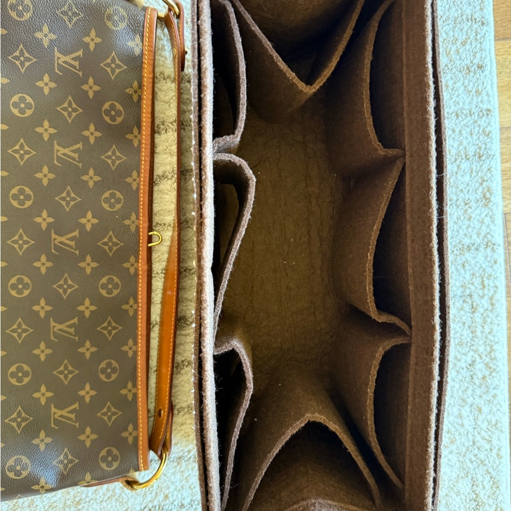 💯% Authentic Louis Vuitton large - Picture 10 of 11
